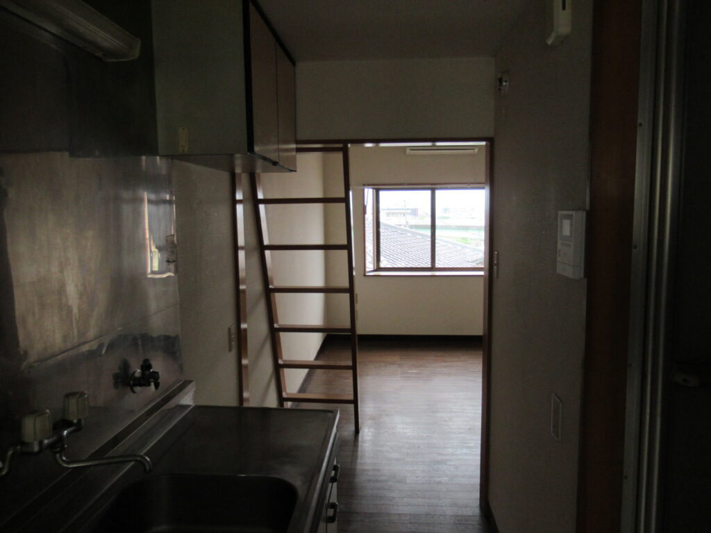 クロス張り替え施工前の写真