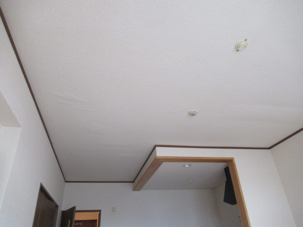 クロス貼り施工後の写真