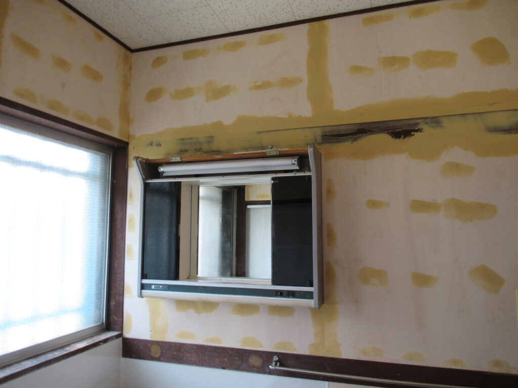 クロスは張替えする前の写真